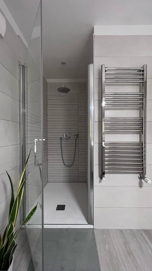 ミラノLife Is Beautiful Design Loft Navigli Romolo, Netflix, Wifi, Ac And Street Parkingアパートメント エクステリア 写真